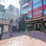 Oyo 821 Hotel Dinasti